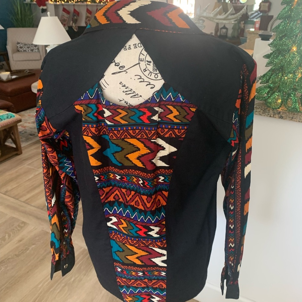 VINTAGE Banjo ladies western blouse with back cut out detailing. Size med.